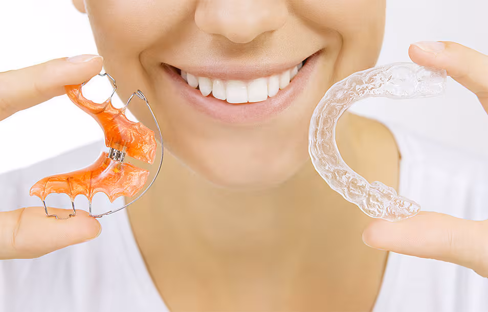 aligners-vs-braces-retainer
