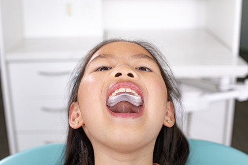 girl-wearing-invisalign-palatal-expander